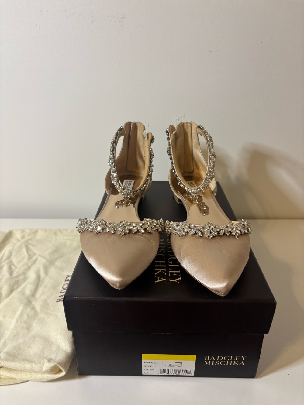 “Vivien” Badgley Mischka Flags